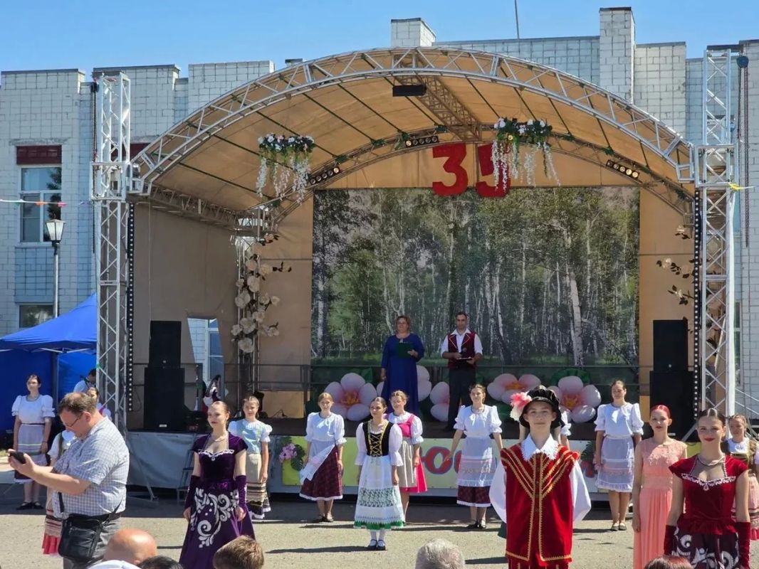 Немецкий национальный район отметил 35-летие Немецкий национальный район отметил 35-летие