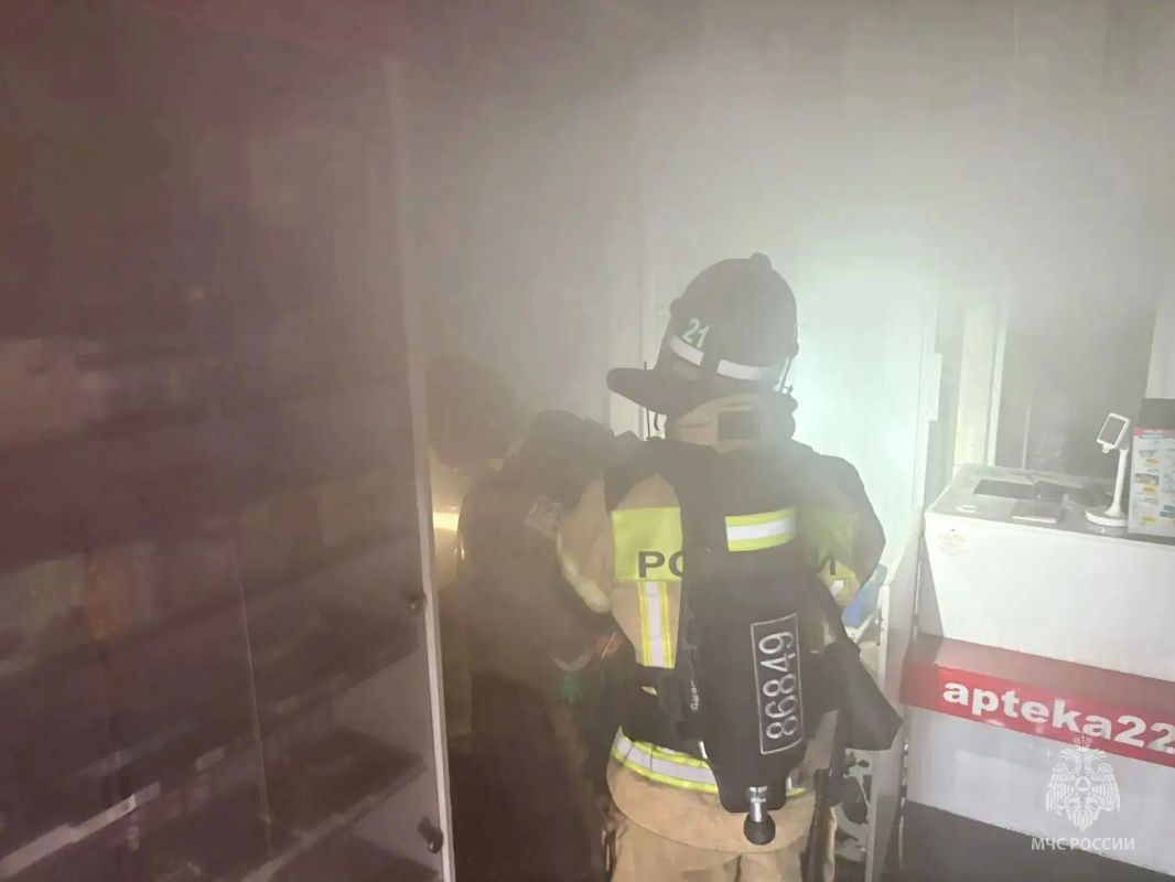 Пожар в Бийске: возгорание в магазине на первом этаже жилого дома ликвидировано Пожар в Бийске: возгорание в магазине на первом этаже жилого дома ликвидировано