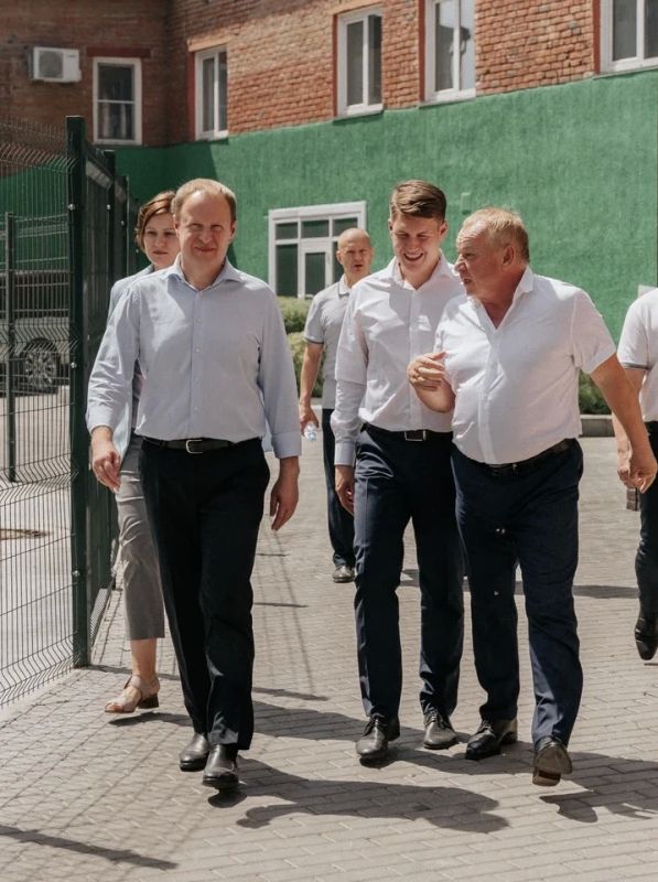 Виктор Томенко: Сотрудничаем с предприятиями края, которые ведут дела ответственно, заботятся о своих сотрудниках, вкладываются не только в развитие своего бренда, но и нашего региона в целом Виктор Томенко: Сотрудничаем с предприятиями края, которые ведут дела ответственно, заботятся о своих сотрудниках, вкладываются не только в развитие своего бренда, но и нашего региона в целом