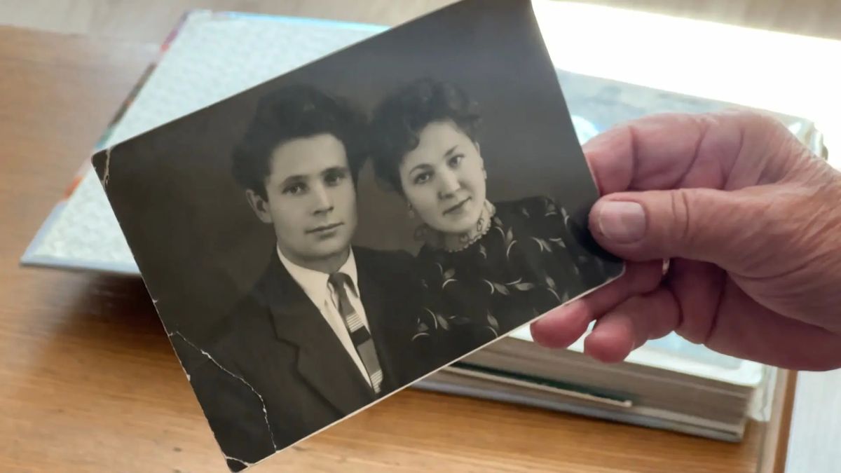 От потерянного лотерейного билета до пятерых правнуков: история барнаульской семьи Сердюковых, отмечающих 65-летний юбилей совместной жизни От потерянного лотерейного билета до пятерых правнуков: история барнаульской семьи Сердюковых, отмечающих 65-летний юбилей совместной жизни