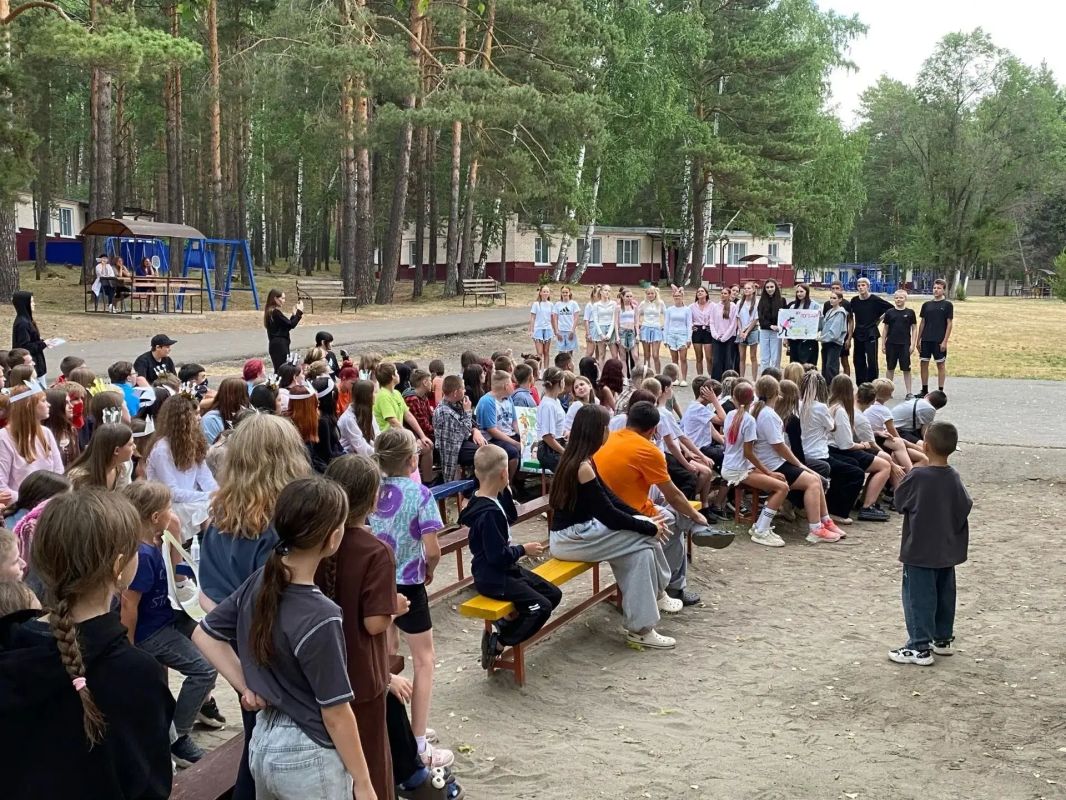 Второй сезон в детских оздоровительных лагерях проходит в Бийске Второй сезон в детских оздоровительных лагерях проходит в Бийске