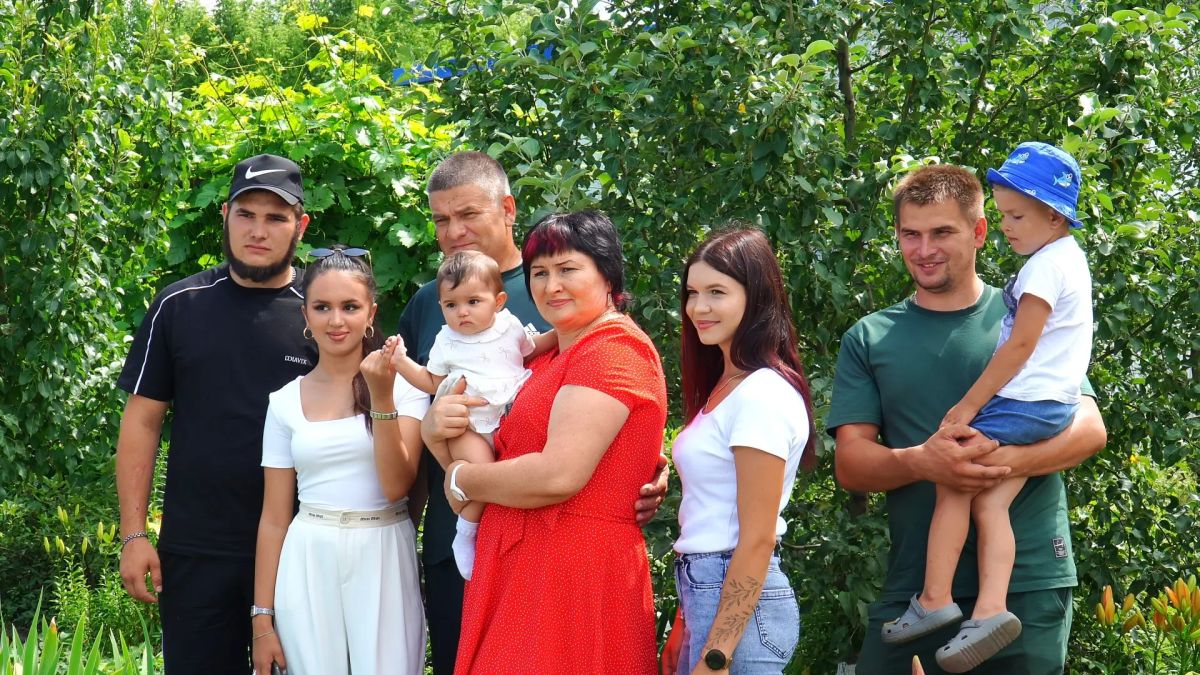 Яблоневый сад, виноград и голуби: секрет 30-летнего счастья семьи Архиповых из Павловского района
