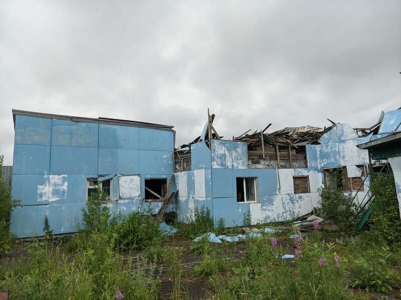 Здесь вам не курорт. Что осталось от заброшенной колонии в Шерегеше Здесь вам не курорт. Что осталось от заброшенной колонии в Шерегеше