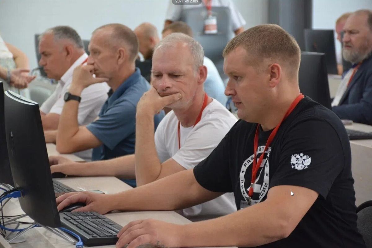 Участники СВО, которые обучались на первом потоке краевой образовательной программы «Алтай — земля героев» заканчивают получение теоретических знаний