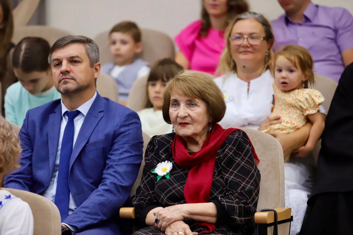 Прямо сейчас в Министерстве социальной защиты началось традиционное торжественное мероприятие, посвященное Дню семьи, любви и верности Прямо сейчас в Министерстве социальной защиты началось традиционное торжественное мероприятие, посвященное Дню семьи, любви и верности
