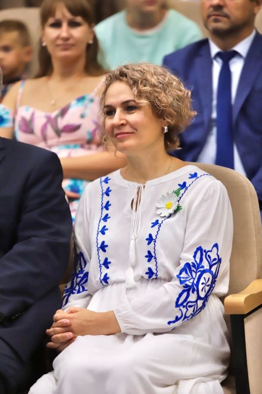 Прямо сейчас в Министерстве социальной защиты началось традиционное торжественное мероприятие, посвященное Дню семьи, любви и верности Прямо сейчас в Министерстве социальной защиты началось традиционное торжественное мероприятие, посвященное Дню семьи, любви и верности