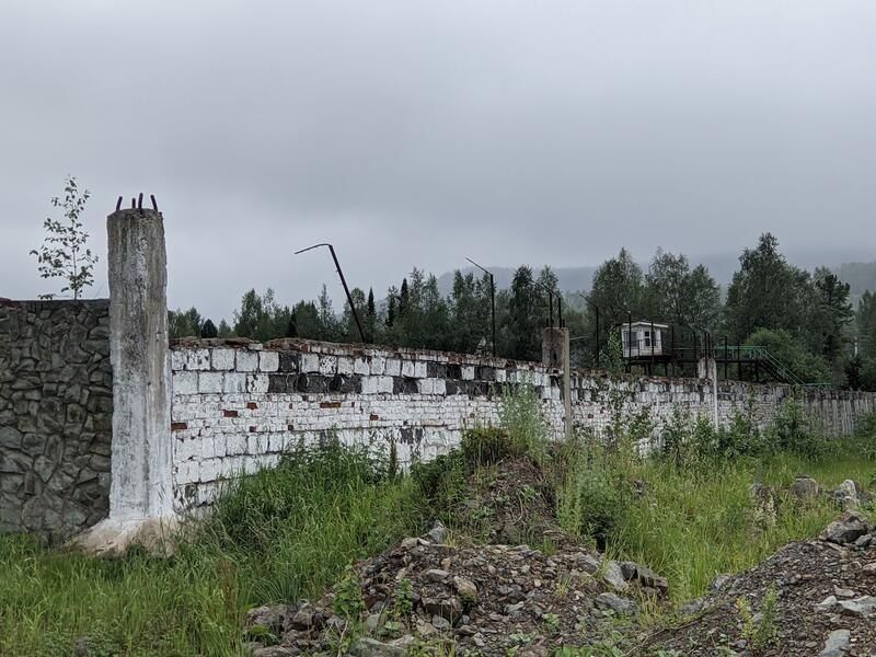 Здесь вам не курорт. Что осталось от заброшенной колонии в Шерегеше Здесь вам не курорт. Что осталось от заброшенной колонии в Шерегеше