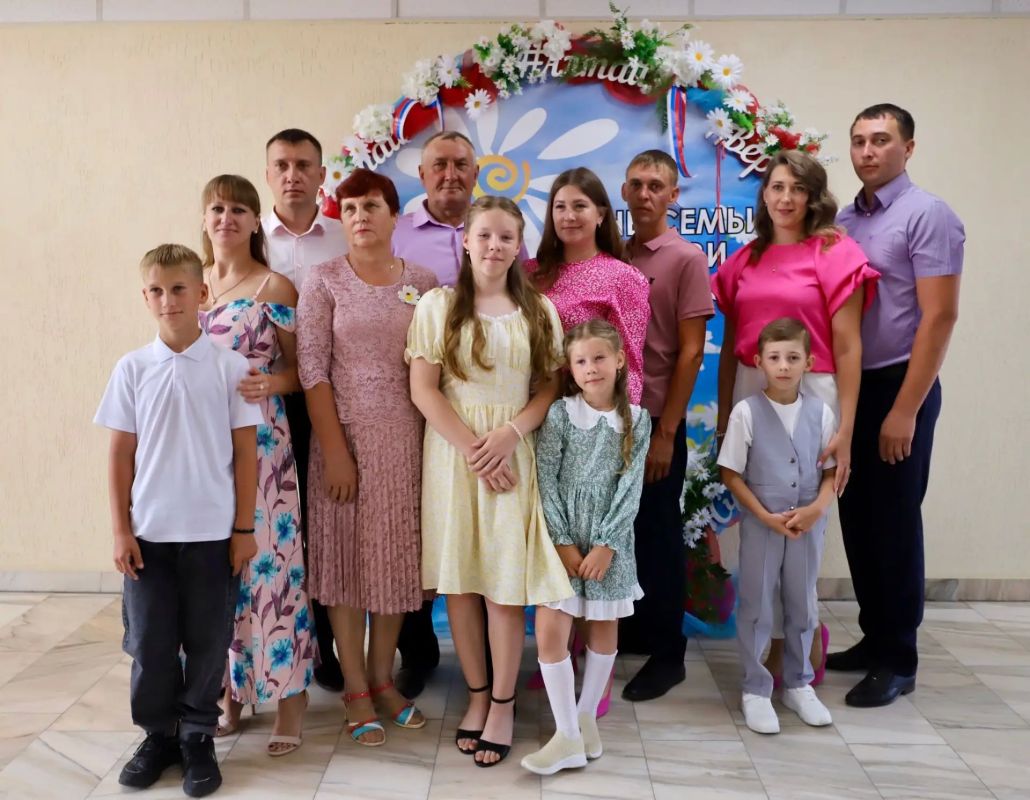 Прямо сейчас в Министерстве социальной защиты началось традиционное торжественное мероприятие, посвященное Дню семьи, любви и верности Прямо сейчас в Министерстве социальной защиты началось традиционное торжественное мероприятие, посвященное Дню семьи, любви и верности