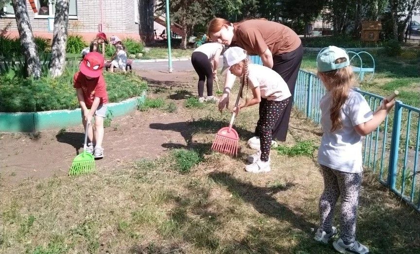 Барнаульские дошкольники получают первые уроки трудового воспитания Барнаульские дошкольники получают первые уроки трудового воспитания