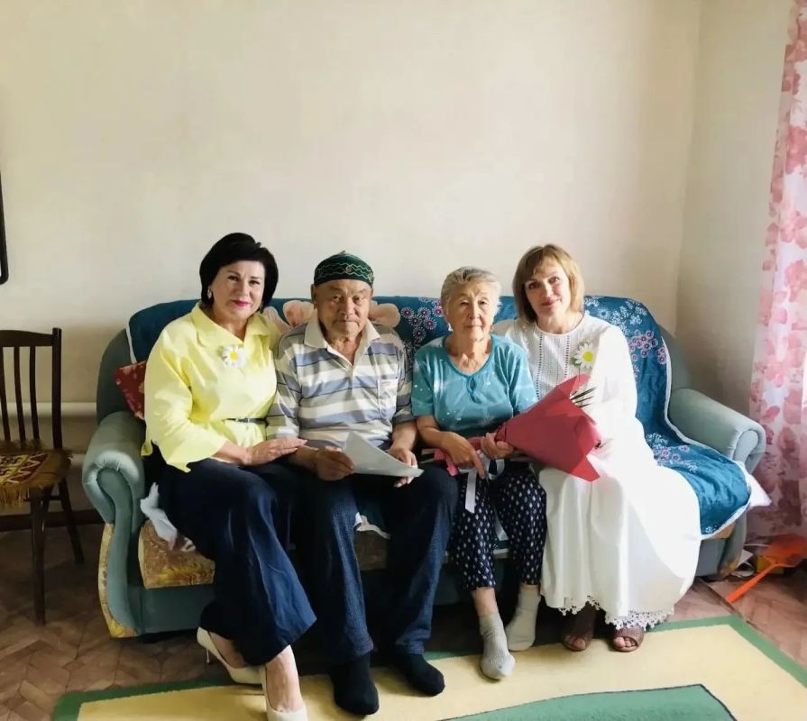В органах ЗАГС Алтайского края в День семьи, любви и верности чествовали юбиляров семейной жизни В органах ЗАГС Алтайского края в День семьи, любви и верности чествовали юбиляров семейной жизни