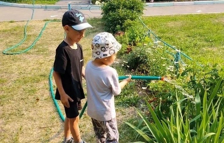 Барнаульские дошкольники получают первые уроки трудового воспитания Барнаульские дошкольники получают первые уроки трудового воспитания