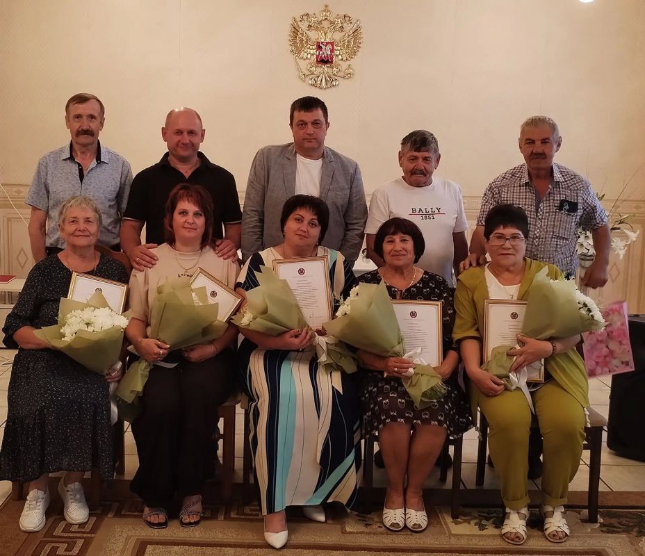 В органах ЗАГС Алтайского края в День семьи, любви и верности чествовали юбиляров семейной жизни В органах ЗАГС Алтайского края в День семьи, любви и верности чествовали юбиляров семейной жизни