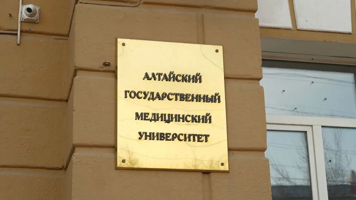 Владимир Лещенко оценил меры поддержки для талантливых абитуриентов АГМУ