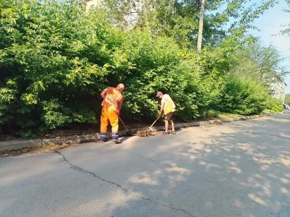 Дорожная служба продолжает выполнение летних видов работ Дорожная служба продолжает выполнение летних видов работ
