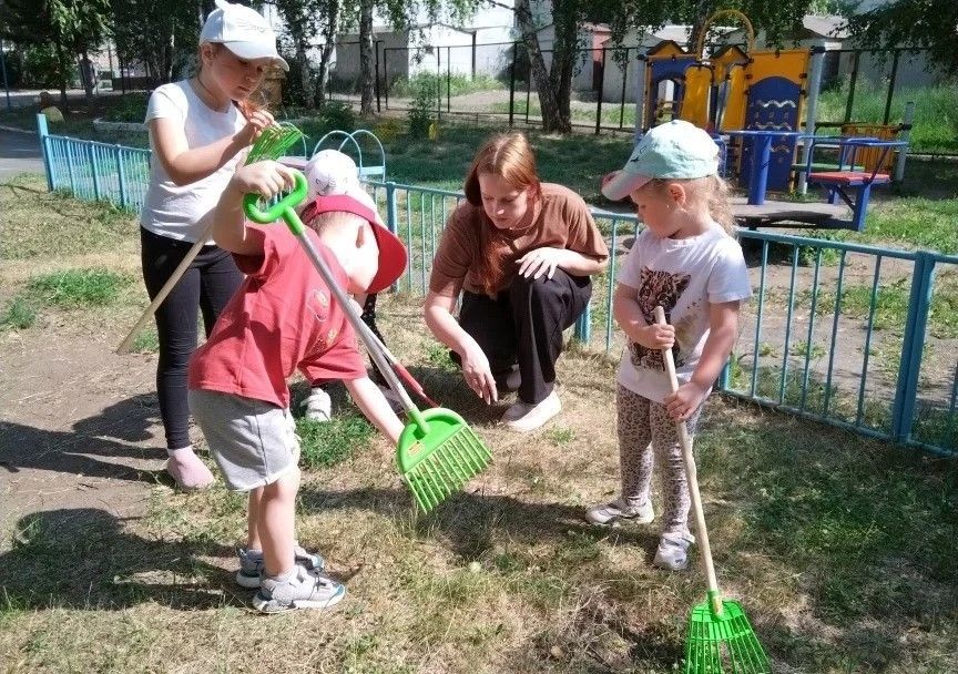 Барнаульские дошкольники получают первые уроки трудового воспитания Барнаульские дошкольники получают первые уроки трудового воспитания