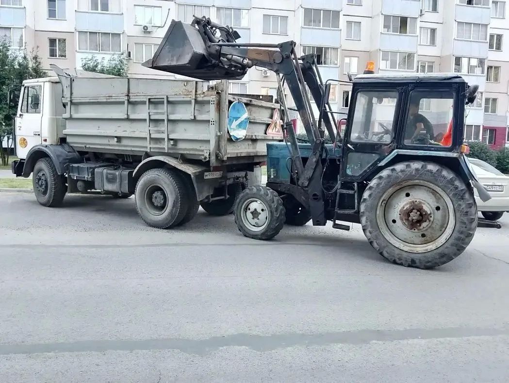 Дорожная служба продолжает выполнение летних видов работ Дорожная служба продолжает выполнение летних видов работ