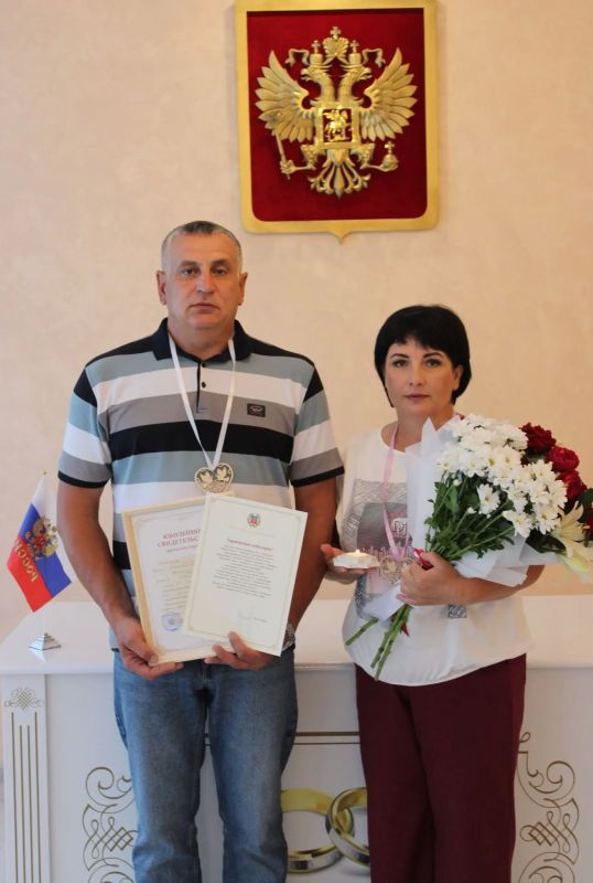 В органах ЗАГС Алтайского края в День семьи, любви и верности чествовали юбиляров семейной жизни В органах ЗАГС Алтайского края в День семьи, любви и верности чествовали юбиляров семейной жизни