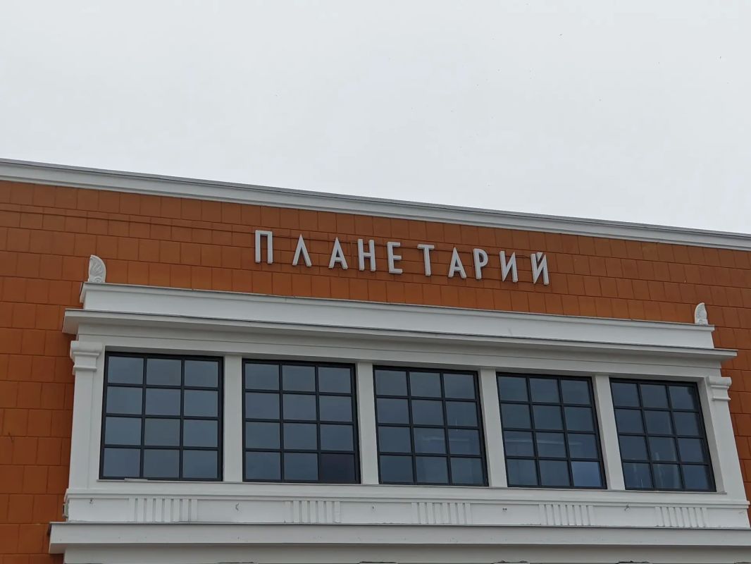 Новая лестница, ограждение и "Астролябия" Новая лестница, ограждение и "Астролябия"