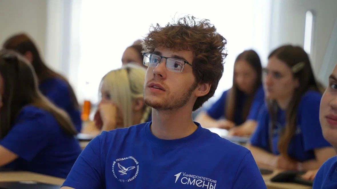 Общество «Знание» проводит познавательные лекции для участников «Университетских смен» в АГУ Общество «Знание» проводит познавательные лекции для участников «Университетских смен» в АГУ