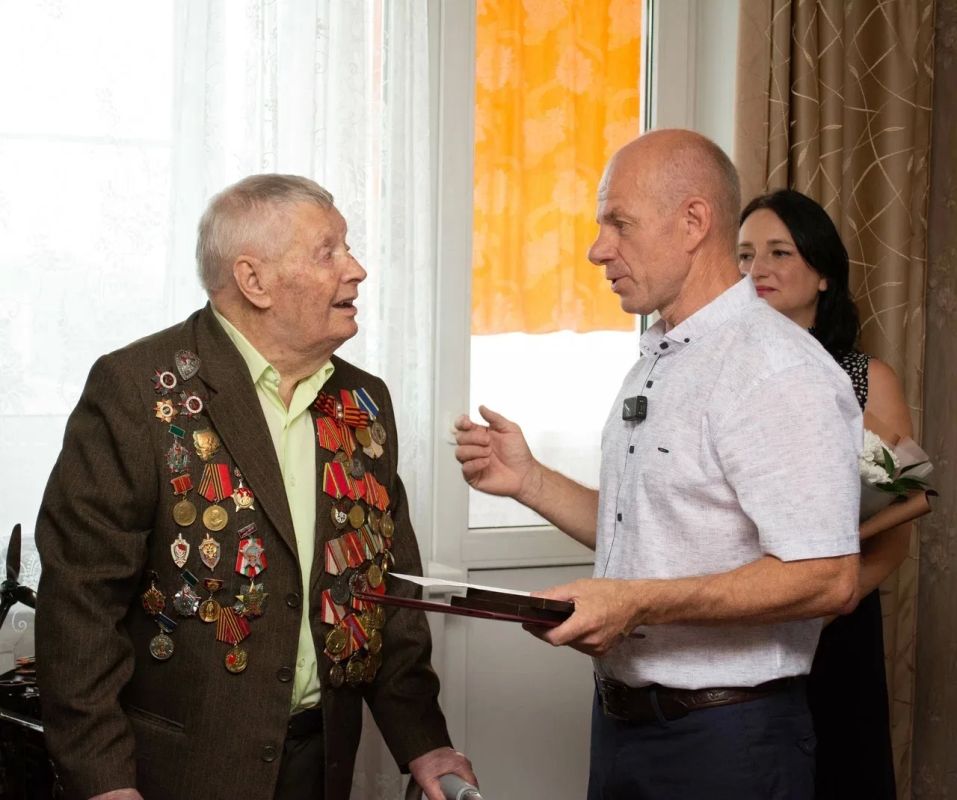 Виктор Томенко: Сегодня 100-летие отмечает участник Великой Отечественной войны из Ярового Иван Васильевич Мальчиков Виктор Томенко: Сегодня 100-летие отмечает участник Великой Отечественной войны из Ярового Иван Васильевич Мальчиков