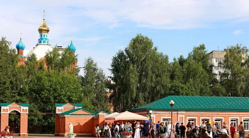 12 июля на площади Бийского Архиерейского подворья пройдёт большой семейный праздник, приуроченный ко Дню семьи, любви и верности
