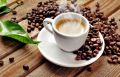 Запивать кофе водой: необходимость или миф?