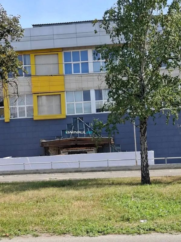 Со здания клуба "Фараон" в Барнауле сняли вывеску