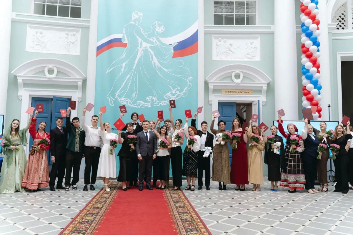 Лучшие выпускники Первого вуза Алтая на Всероссийском педагогическом балу Лучшие выпускники Первого вуза Алтая на Всероссийском педагогическом балу