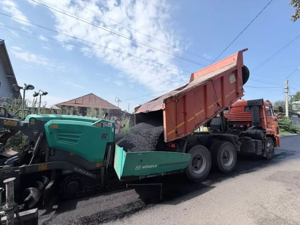 В Барнауле продолжают ремонтировать дороги и тротуары В Барнауле продолжают ремонтировать дороги и тротуары