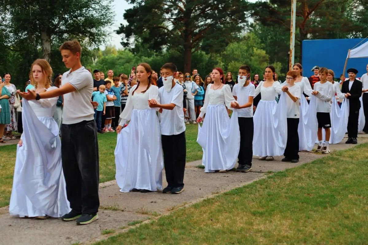 Второй поток отдыхающих завершает смену в загородных лагерях краевой столицы Второй поток отдыхающих завершает смену в загородных лагерях краевой столицы