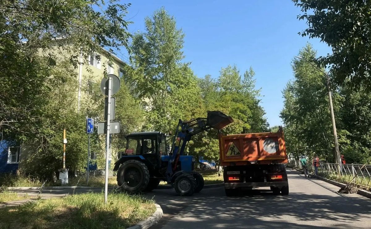 В Бийске коммунальные службы продолжают комплекс летних мероприятий по благоустройству и ремонту территорий В Бийске коммунальные службы продолжают комплекс летних мероприятий по благоустройству и ремонту территорий