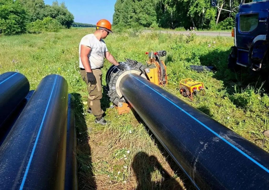 Новый водопровод снизит риск перебоев с водой в 16 сёлах Поспелихинского и Новичихинского районов Новый водопровод снизит риск перебоев с водой в 16 сёлах Поспелихинского и Новичихинского районов