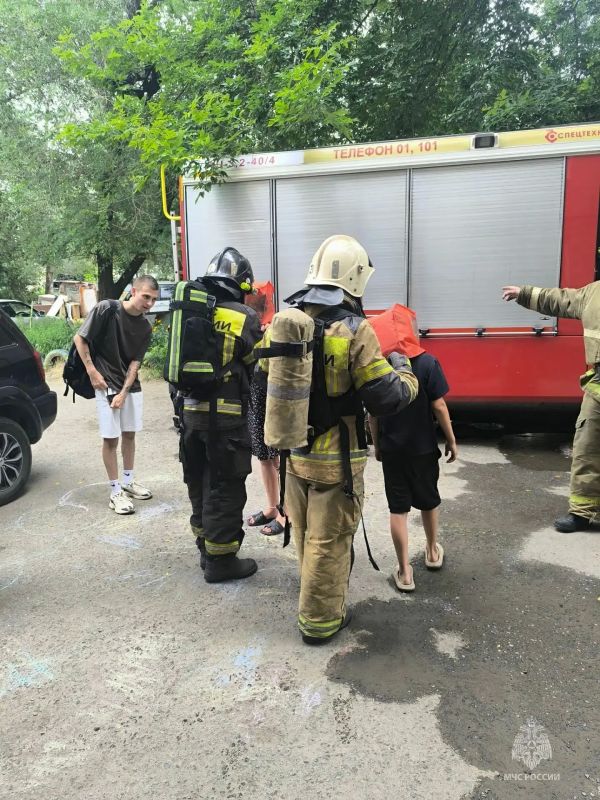 На пожаре спасены люди. В городе Барнауле на улице Глушкова произошел пожар в пятиэтажном жилом доме На пожаре спасены люди. В городе Барнауле на улице Глушкова произошел пожар в пятиэтажном жилом доме