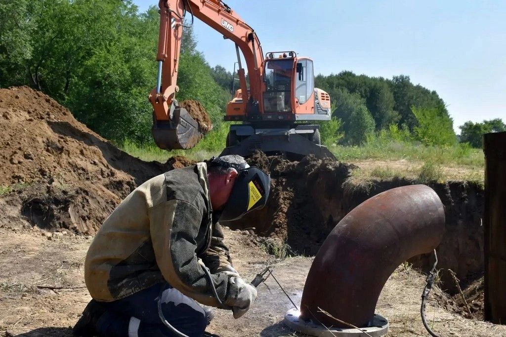 На магистрали «Поспелиха-Новичиха» завершают замену участка водопровода На магистрали «Поспелиха-Новичиха» завершают замену участка водопровода