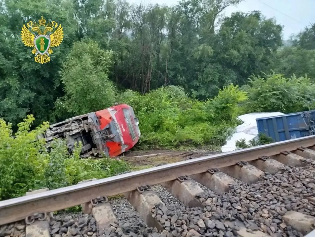В Пермском крае произошел сход товарных вагонов В Пермском крае произошел сход товарных вагонов