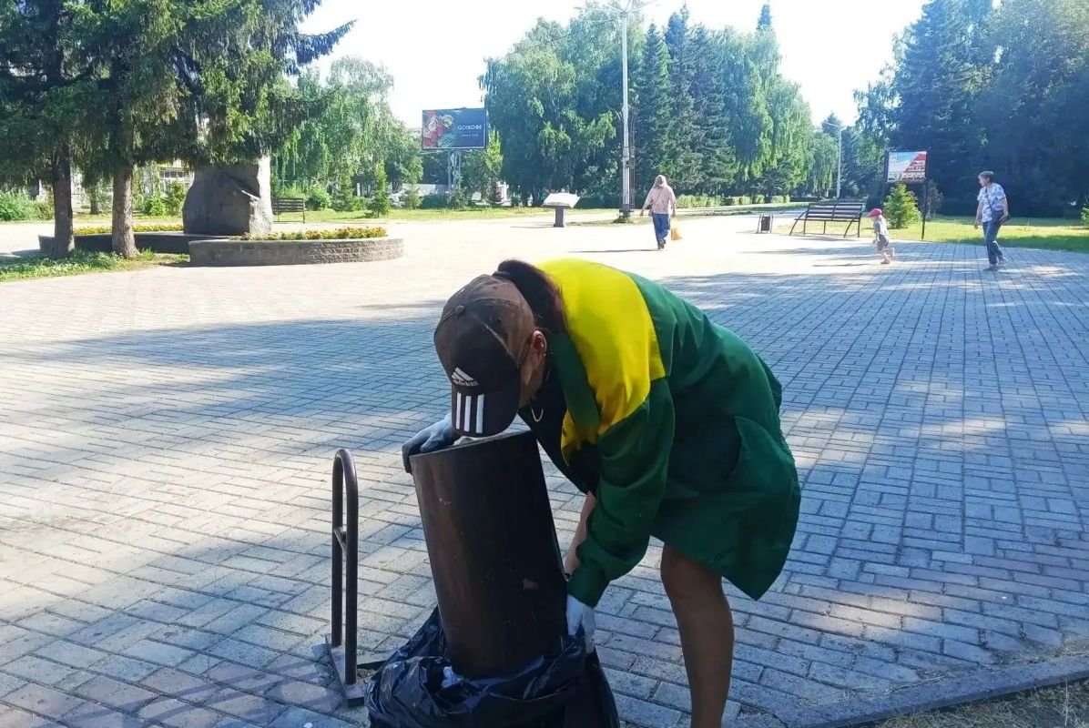 В Бийске коммунальные службы продолжают комплекс летних мероприятий по благоустройству и ремонту территорий В Бийске коммунальные службы продолжают комплекс летних мероприятий по благоустройству и ремонту территорий