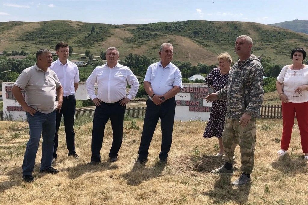 В Третьяковском районе идет ремонт мемориала землякам, погибшим в годы Великой Отечественной Войны В Третьяковском районе идет ремонт мемориала землякам, погибшим в годы Великой Отечественной Войны
