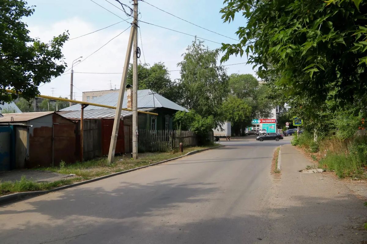 На углу улиц Челюскинцев и Партизанской в Барнауле готовят площадку под новую застройку На углу улиц Челюскинцев и Партизанской в Барнауле готовят площадку под новую застройку