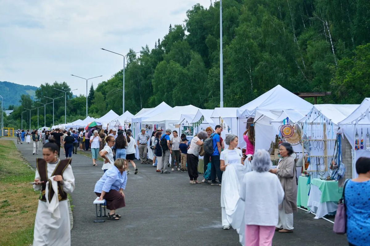 В Горно-Алтайске отмечают праздник алтайского народа Эл Ойын В Горно-Алтайске отмечают праздник алтайского народа Эл Ойын