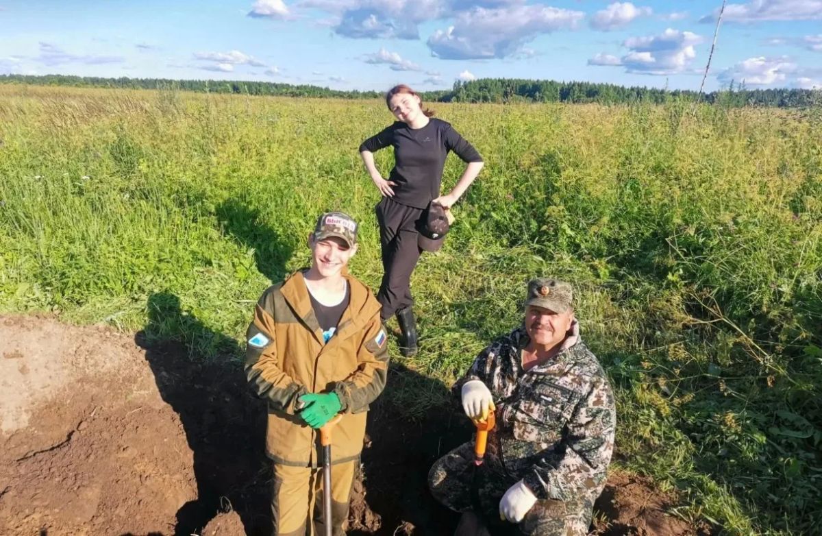 Барнаульские школьники ищут останки красноармейцев в Ленинградской области Барнаульские школьники ищут останки красноармейцев в Ленинградской области