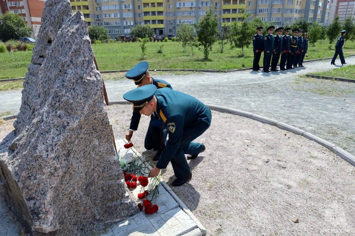 Удачи и успехов в службе на благо людей Удачи и успехов в службе на благо людей