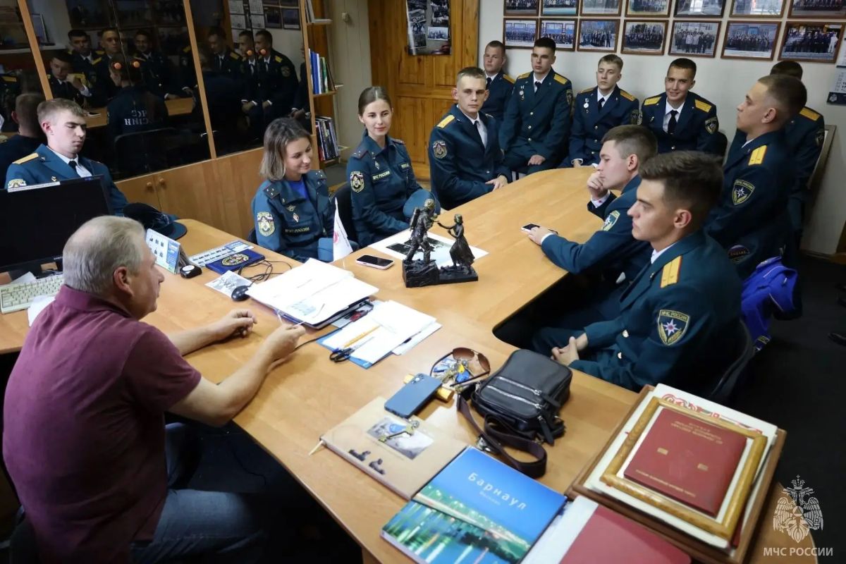 Удачи и успехов в службе на благо людей Удачи и успехов в службе на благо людей