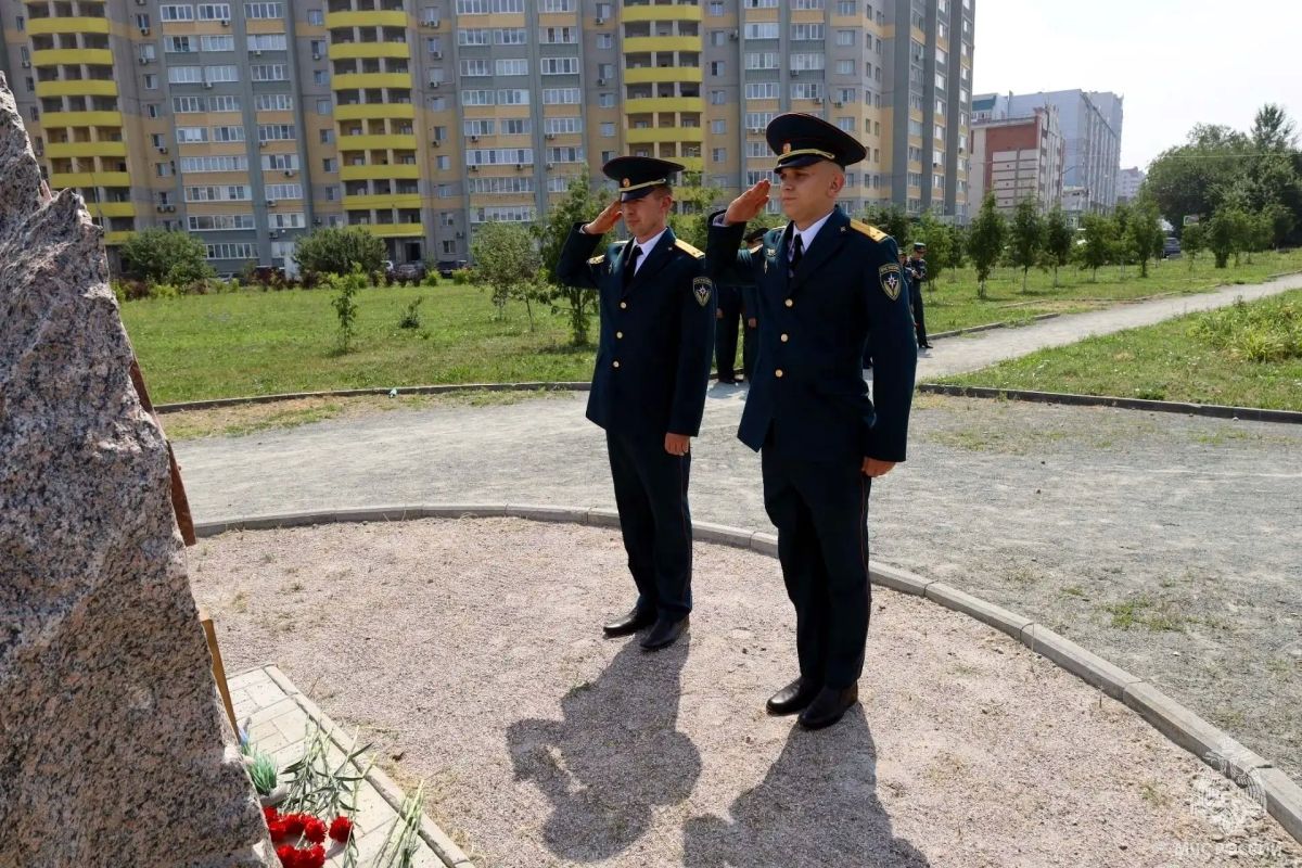 Удачи и успехов в службе на благо людей Удачи и успехов в службе на благо людей