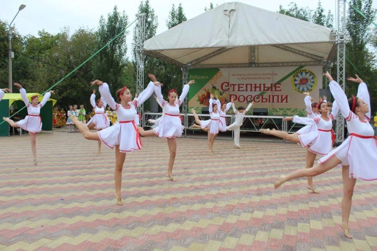 «Степные россыпи» - красота, энергия и творчество «Степные россыпи» - красота, энергия и творчество