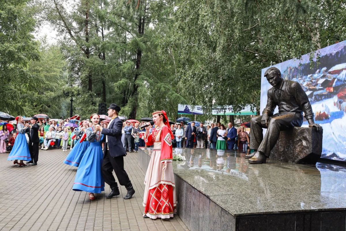 В Барнауле дали старт юбилейным Шукшинским дням В Барнауле дали старт юбилейным Шукшинским дням