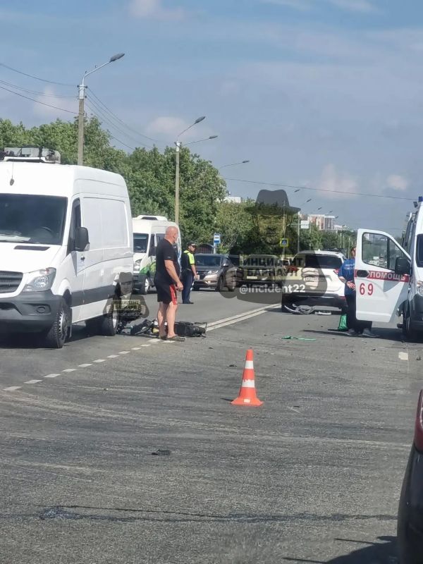 Велосипедиста сбили на Павловском тракте Велосипедиста сбили на Павловском тракте