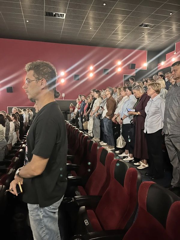 Память актёра Дмитрия Поднозова, ушедшего из жизни 20 июля, почтили в Барнауле Память актёра Дмитрия Поднозова, ушедшего из жизни 20 июля, почтили в Барнауле