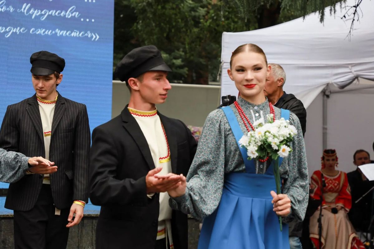 В Барнауле дали старт юбилейным Шукшинским дням В Барнауле дали старт юбилейным Шукшинским дням