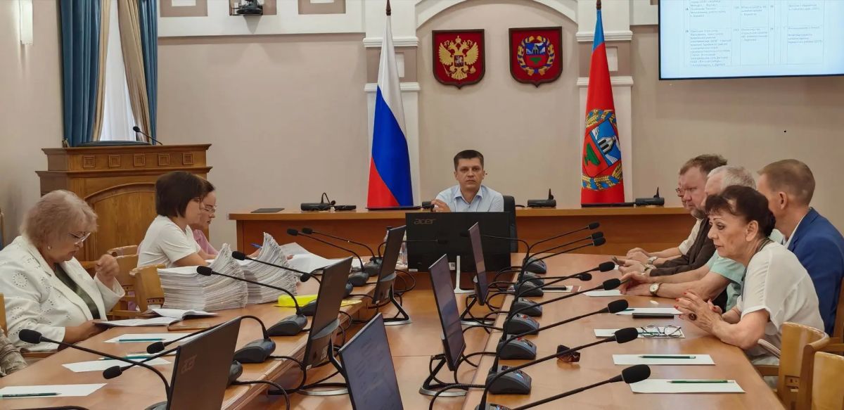 В Правительстве Алтайского края прошло заседание наградной комиссии В Правительстве Алтайского края прошло заседание наградной комиссии