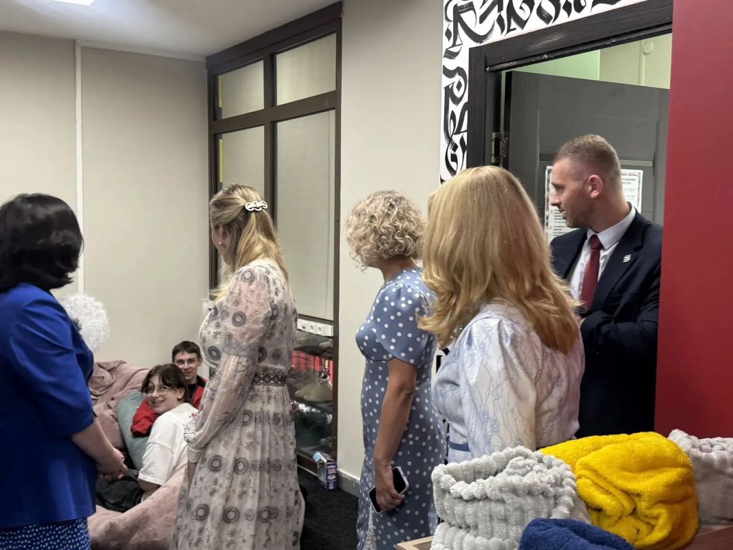 Уполномоченный при президенте России по правам ребёнка Мария Львова-Белова посетила подростковое пространство «Парк» в Барнауле Уполномоченный при президенте России по правам ребёнка Мария Львова-Белова посетила подростковое пространство «Парк» в Барнауле